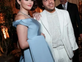 Pink Pineapple: Nature's Viral Breakthrough Unveiled. - Internet's Juicy Take